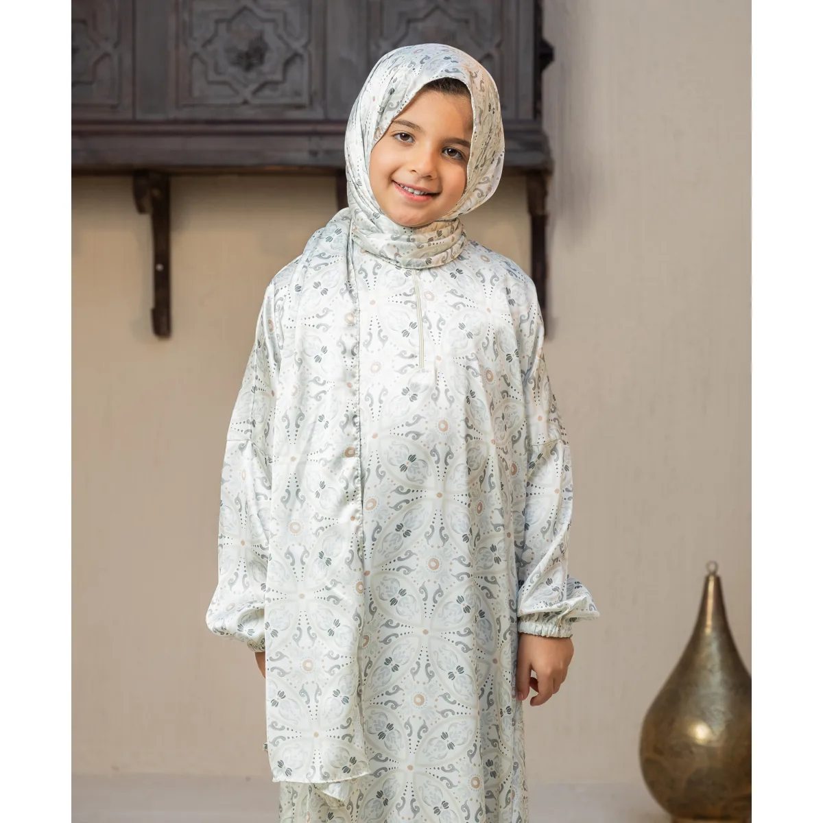 إسدال أطفال ساتان Fancy من لو فوال