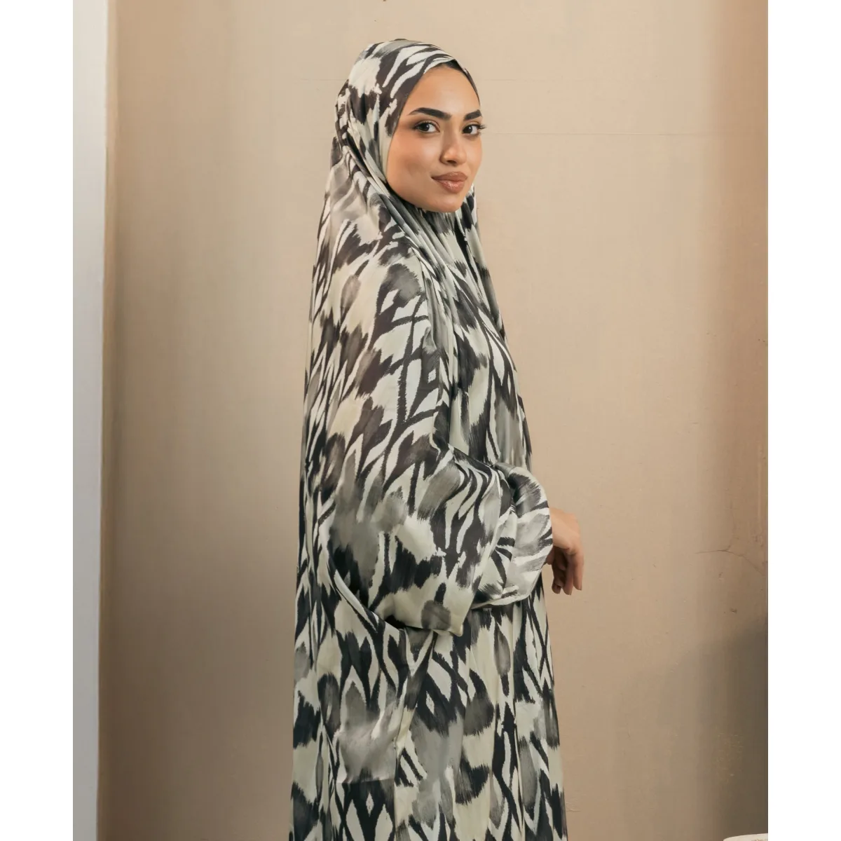 إسدال بخمار ساتان Weave من لو فوال