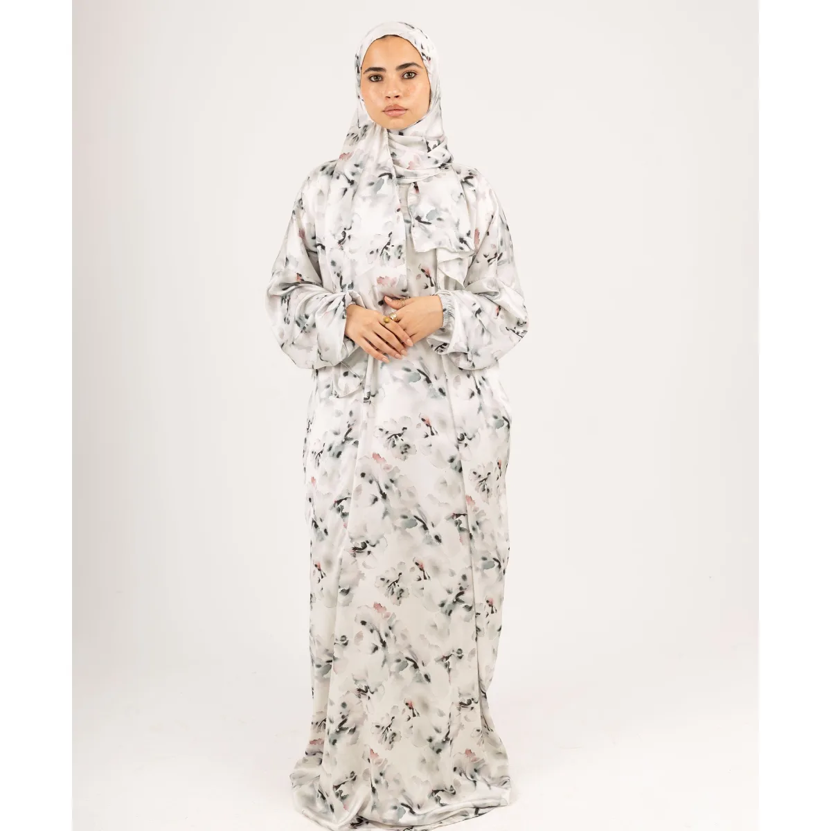 Le Voile Pale Hues Satin Isdal