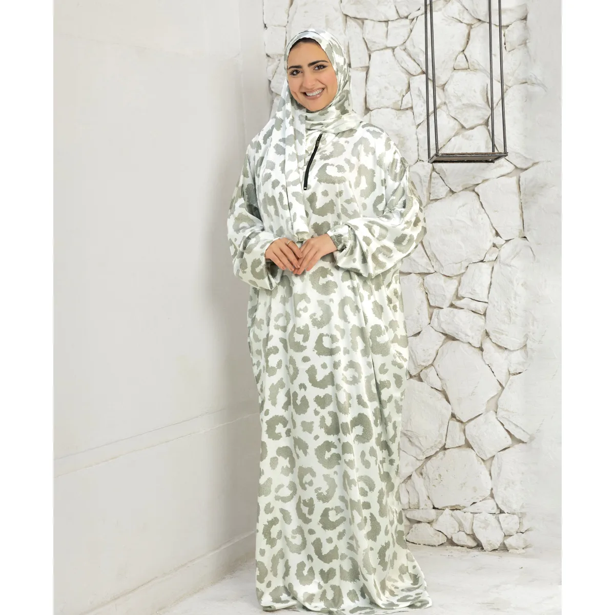Le Voile Sage Leopard Satin Isdal