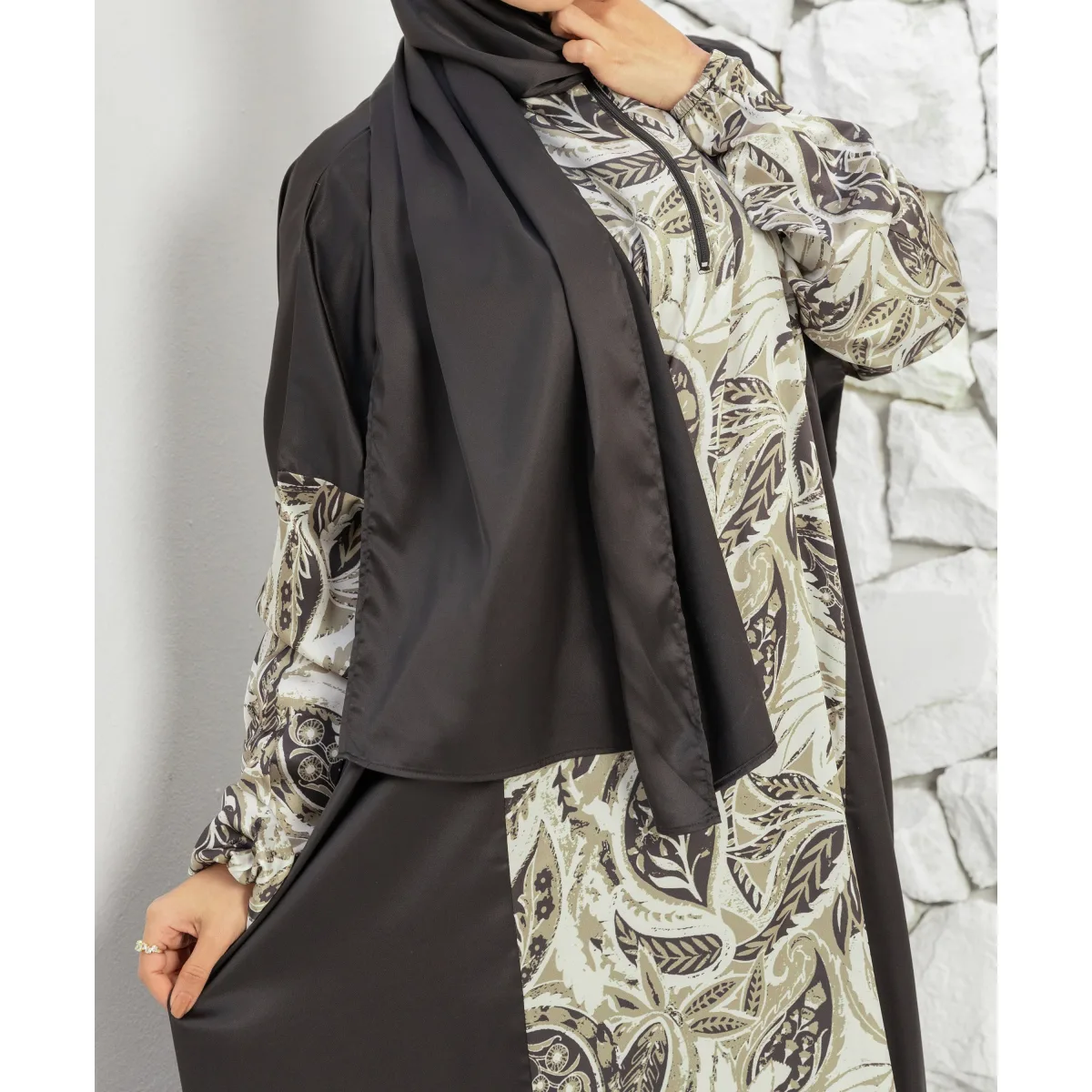 إسدال ساتان مطبوع Black من لو فوال