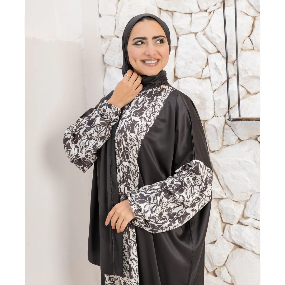 إسدال ساتان مطبوع Black من لو فوال
