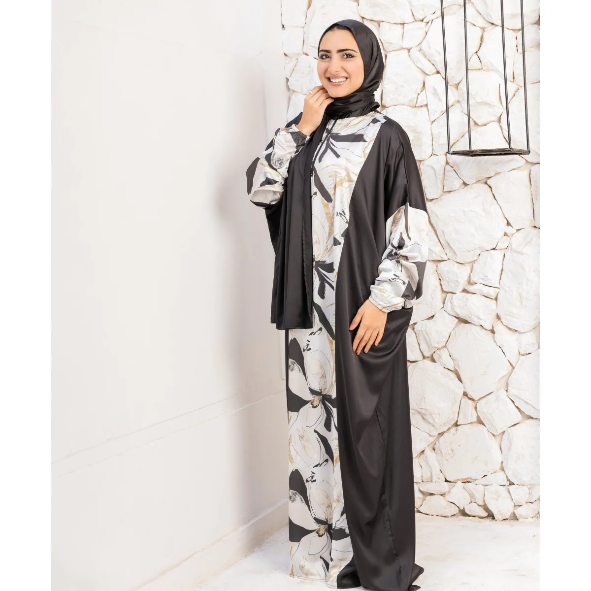 إسدال ساتان مطبوع Black من لو فوال