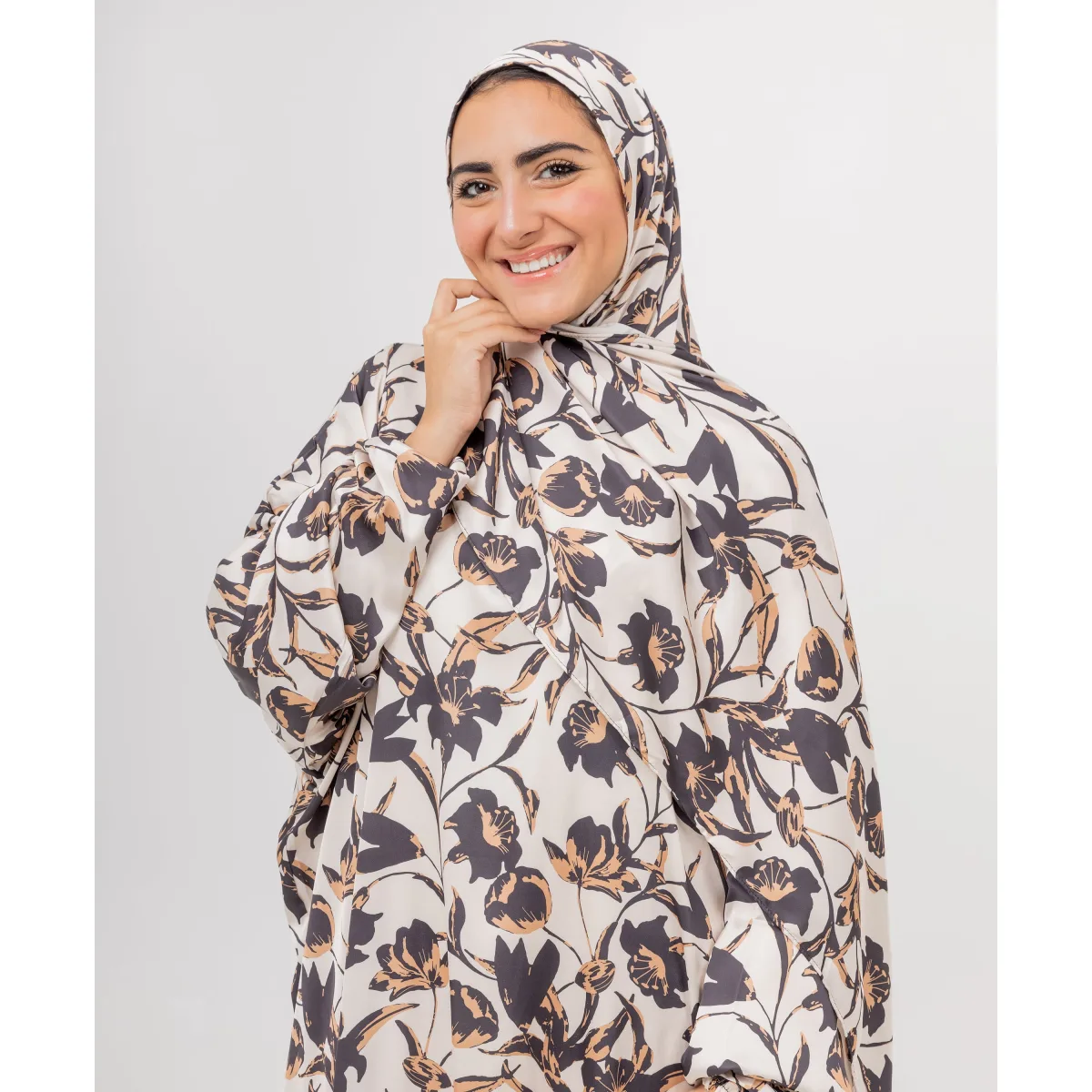 Le Voile Black Flowers Satin Isdal