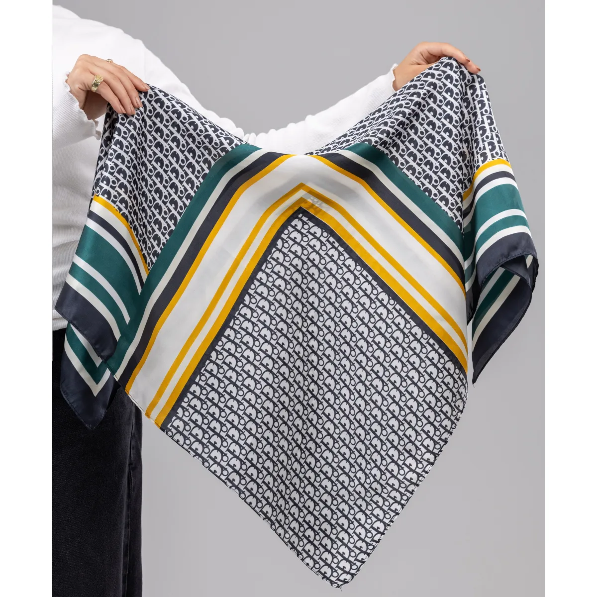 إيشارب مربع سيلك Mosaic من لو فوال