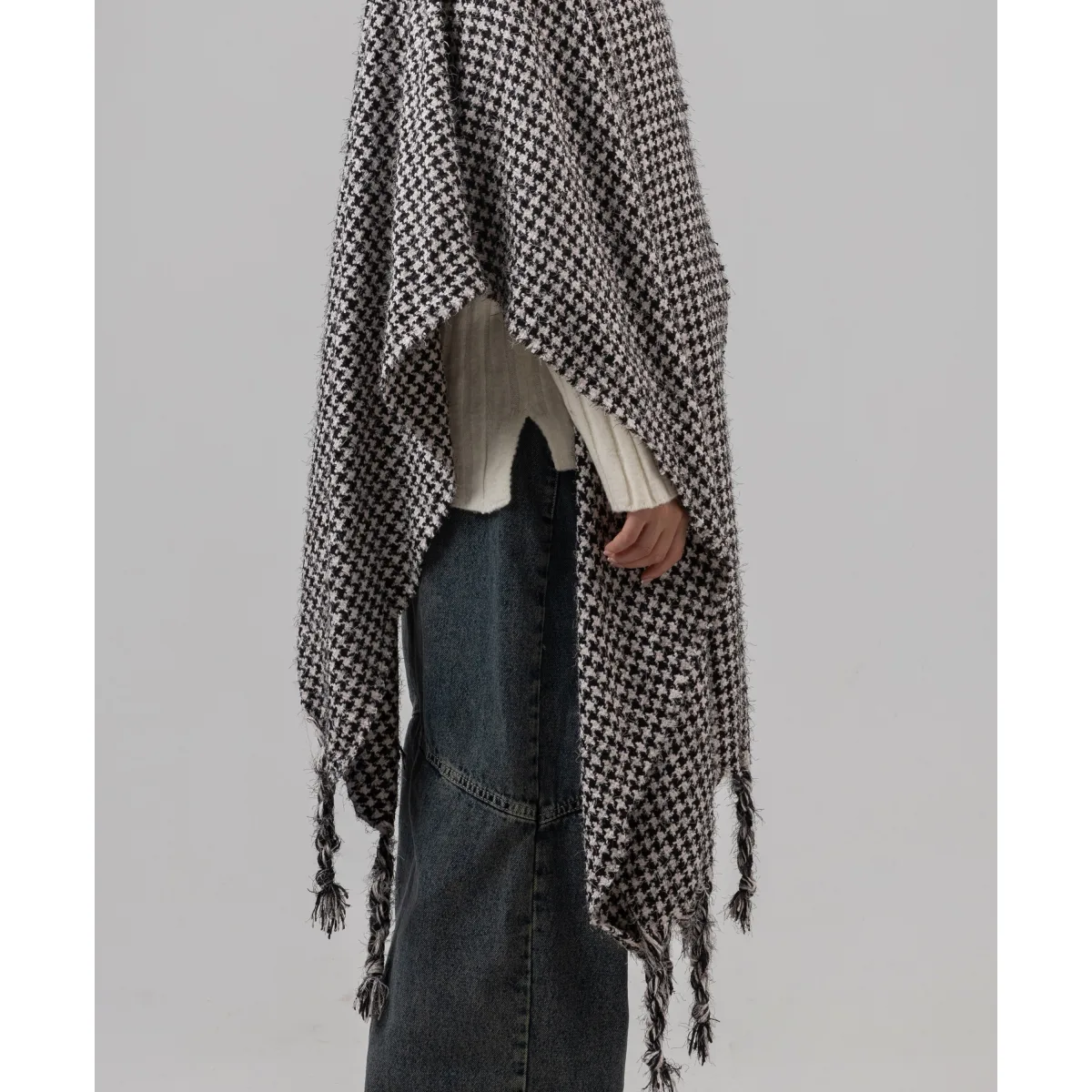 Le Voile Mini Houndstooth Winter Shawl