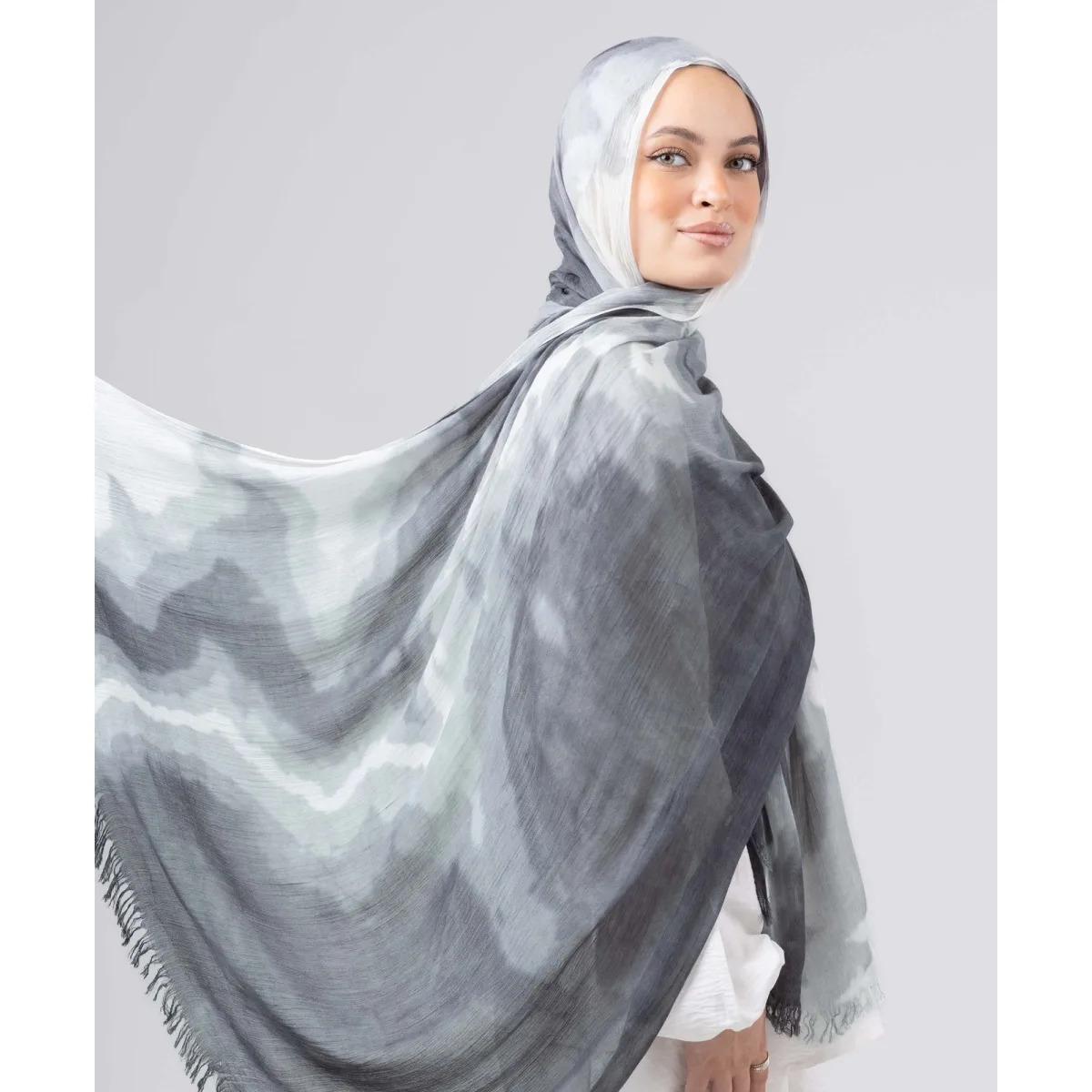 Le Voile Wave Dye Linen Scarf