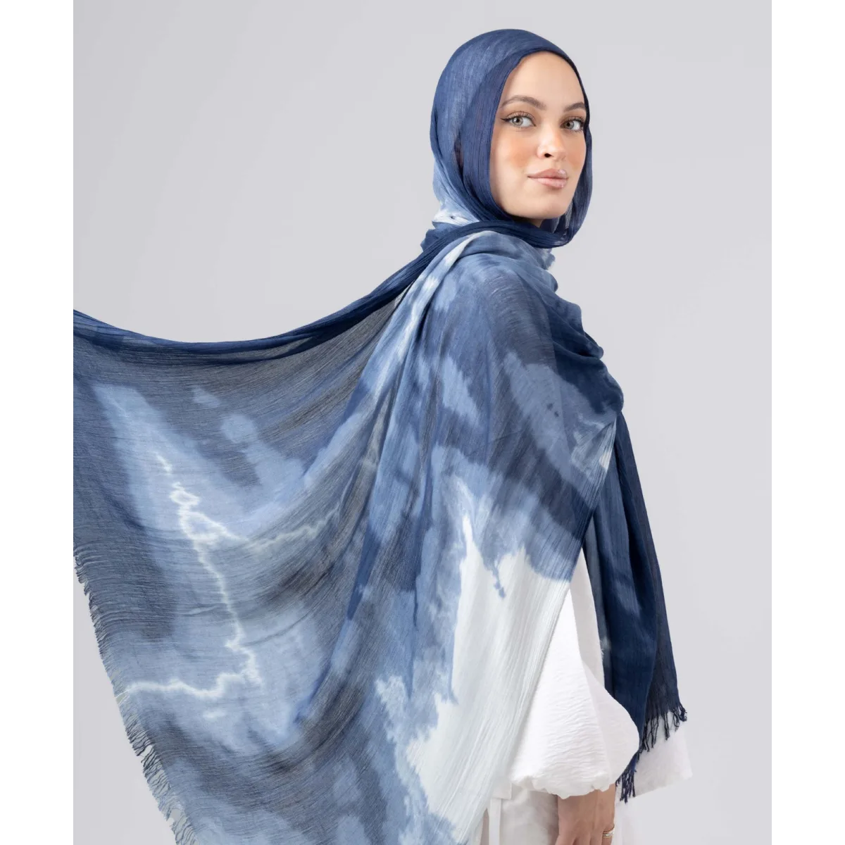 Le Voile Wave Dye Linen Scarf