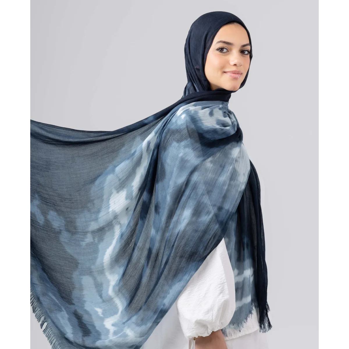 Le Voile Wave Dye Linen Scarf