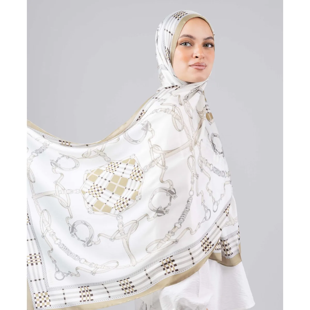 طرحة سيلك لاكشري Equestrian من لو فوال