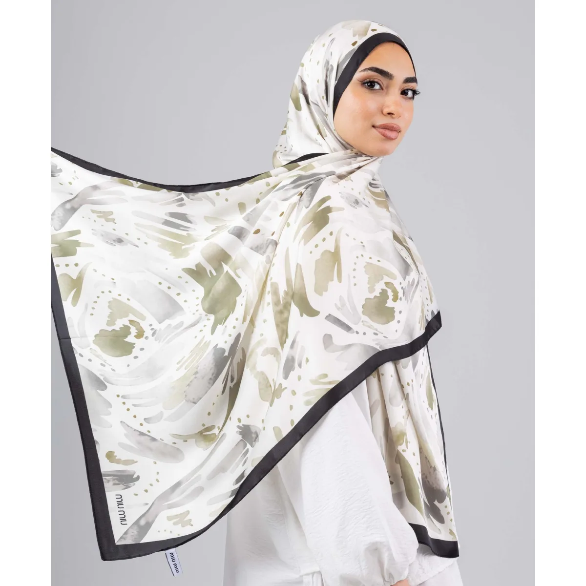 طرحة سيلك لاكشري Artistic من لو فوال
