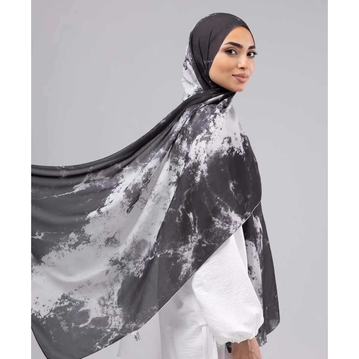 طرحة شيفون ماربل Midnight من لو فوال