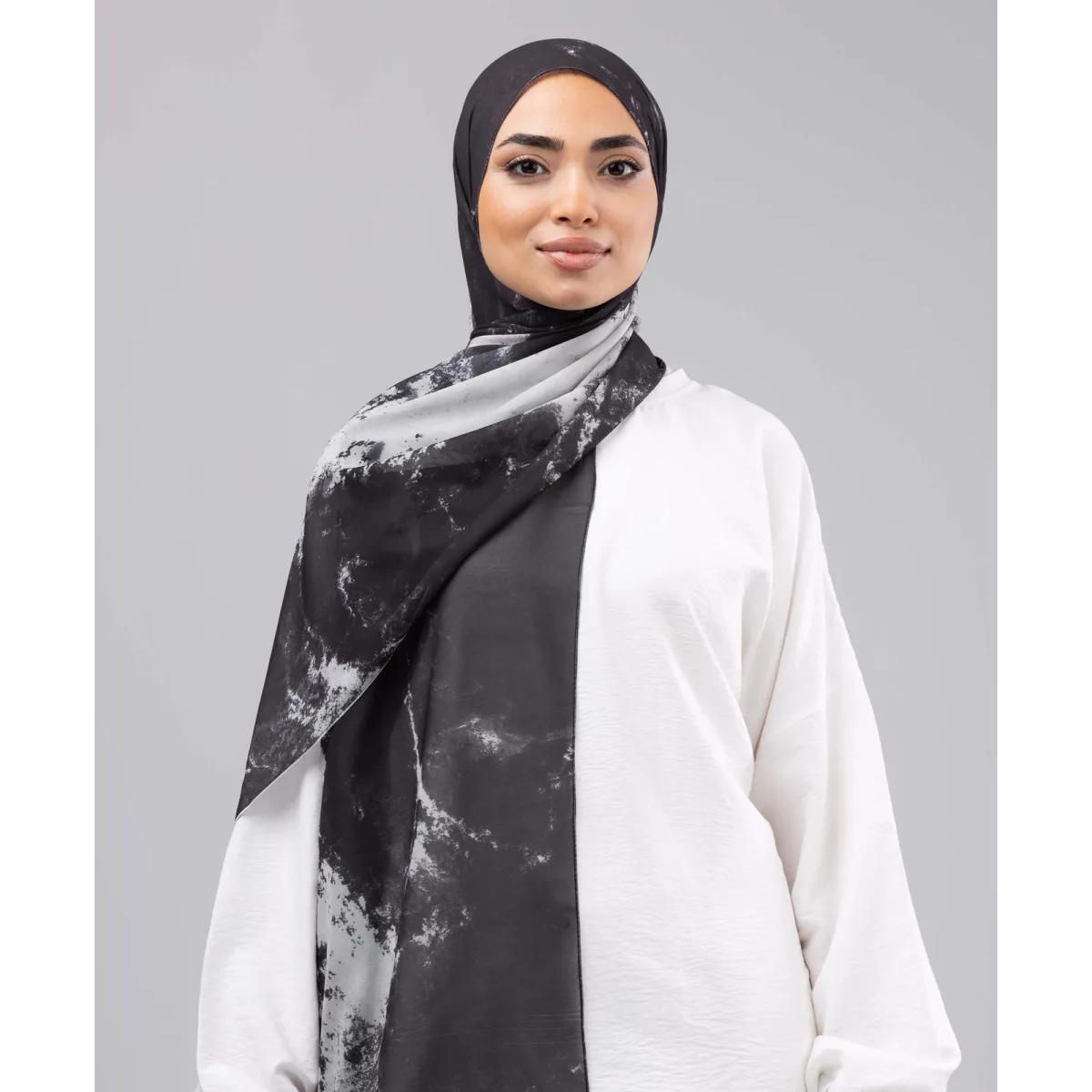طرحة شيفون ماربل Midnight من لو فوال