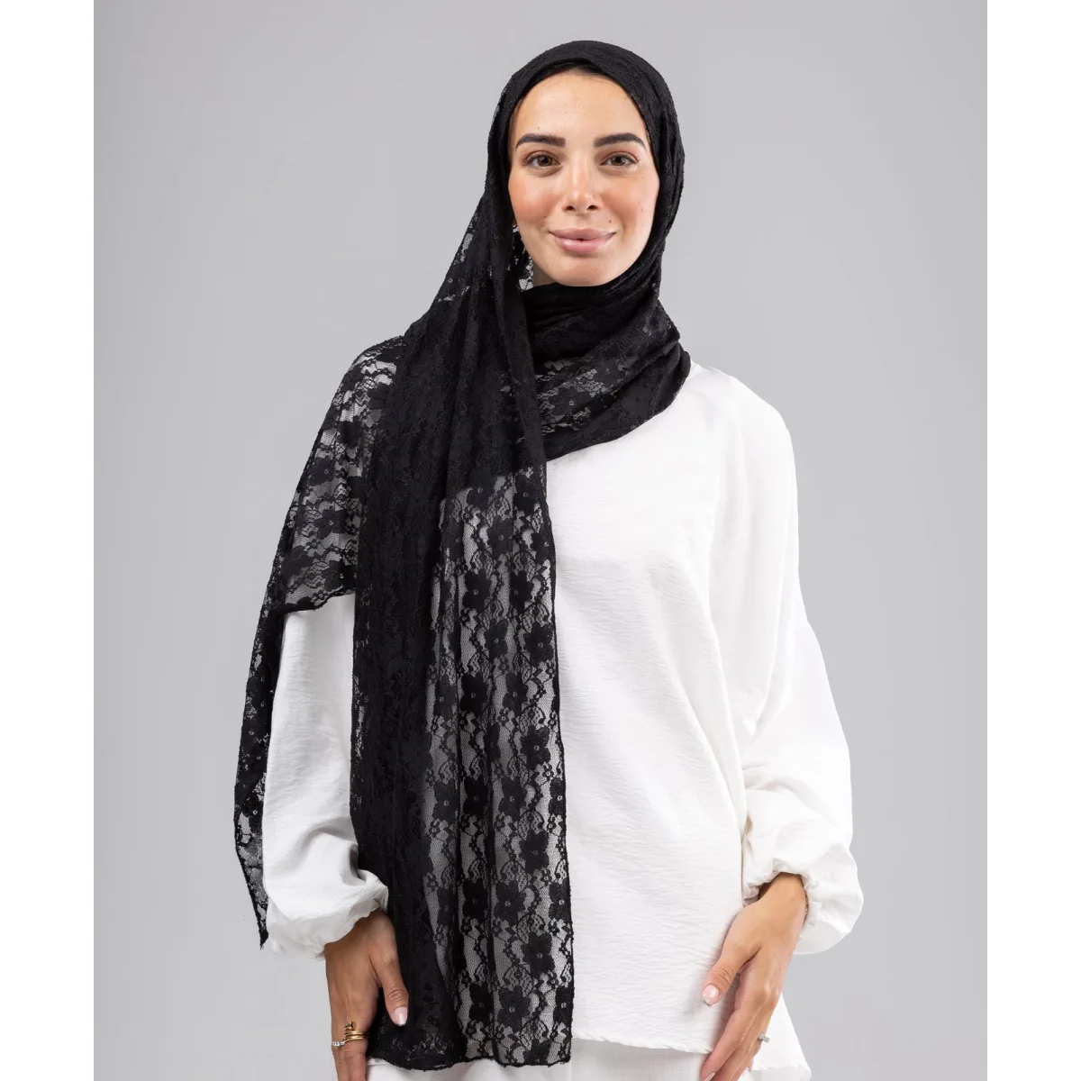 طرحة دانتيل من لو فوال