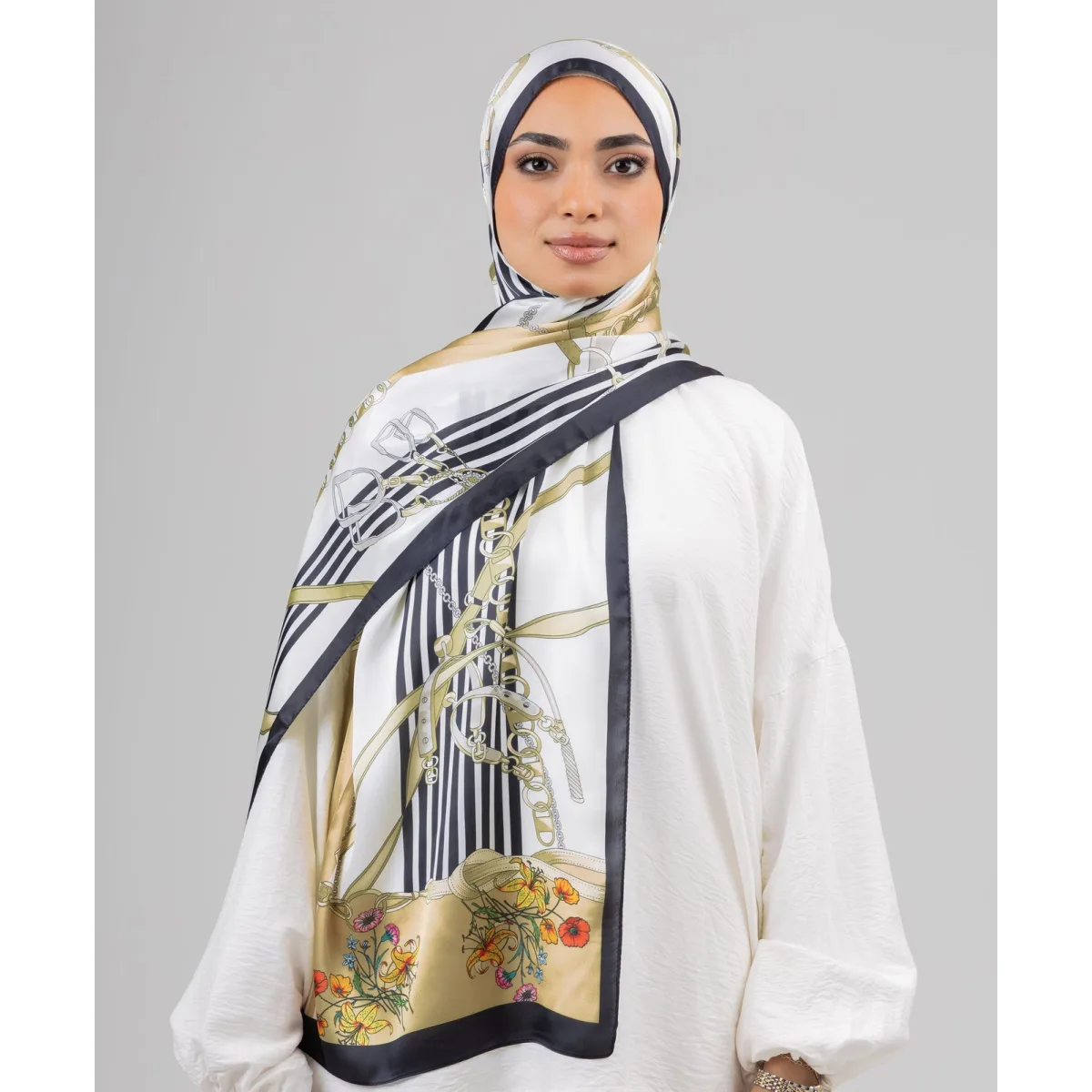 طرحة سيلك مقلم Golden من لو فوال