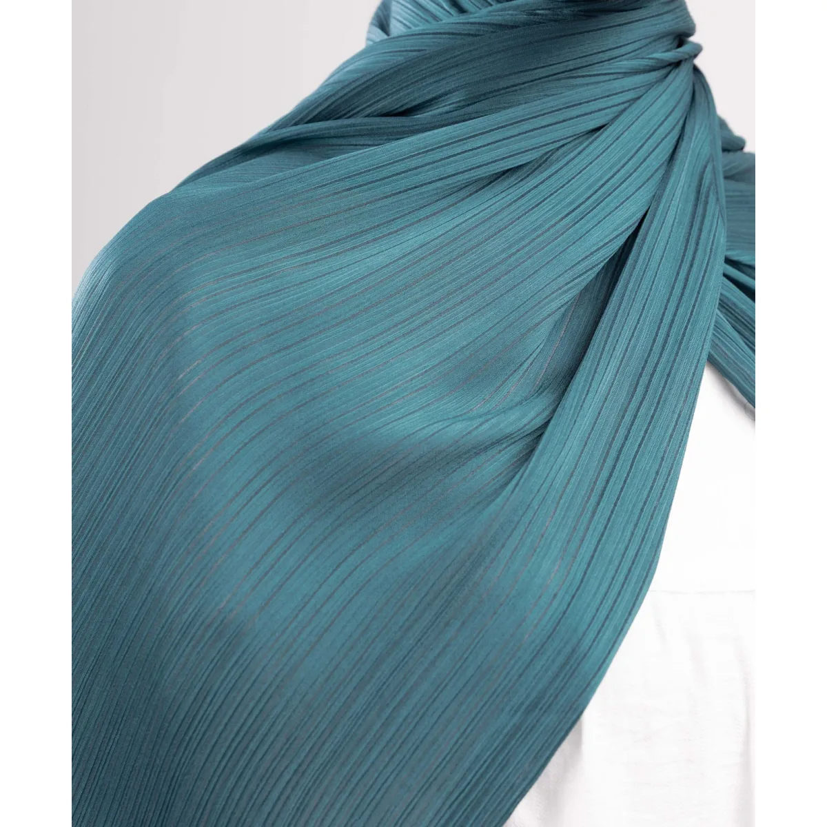 Le Voile Crinkle Elegant Scarf