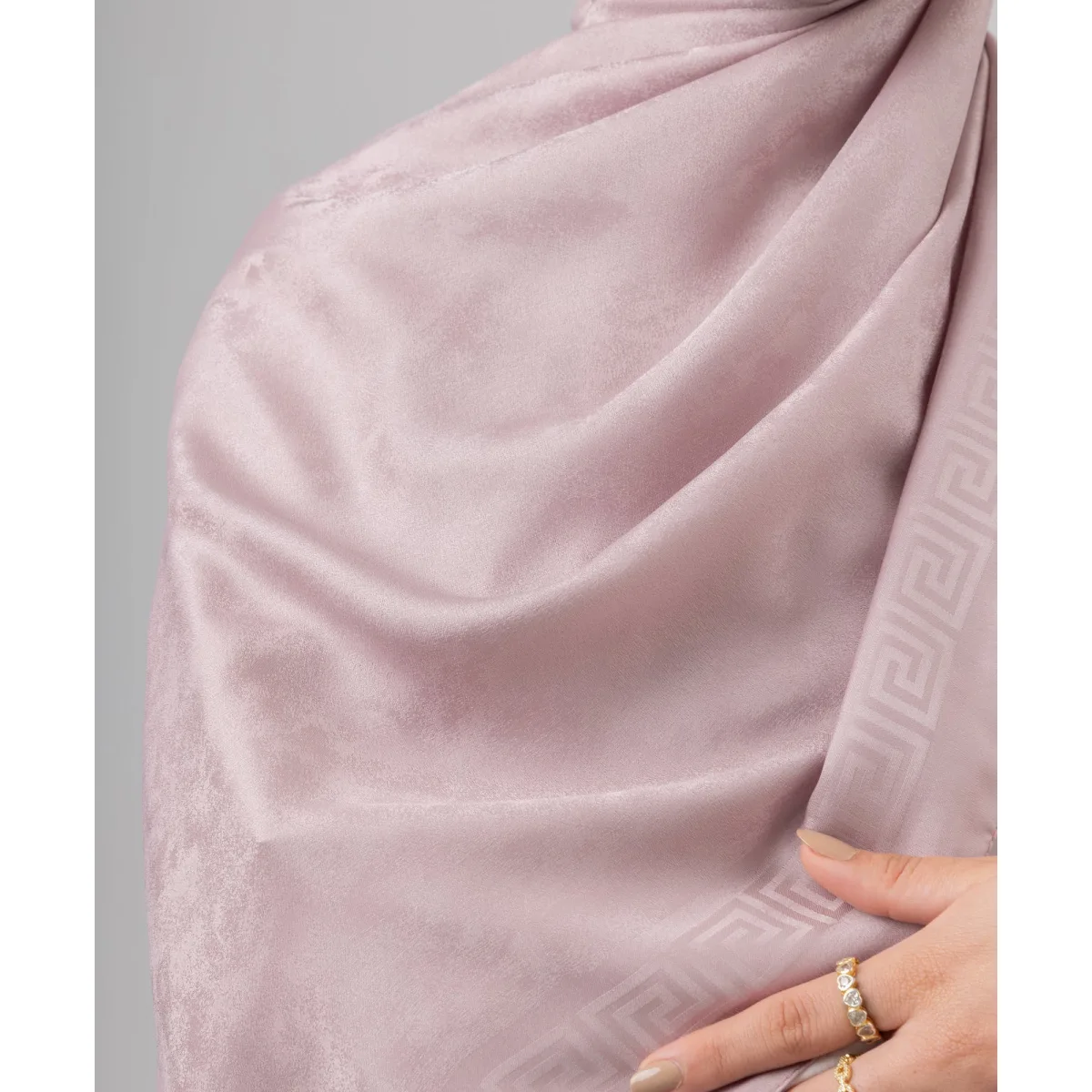 Le Voile Majesty Jacquard Scarf