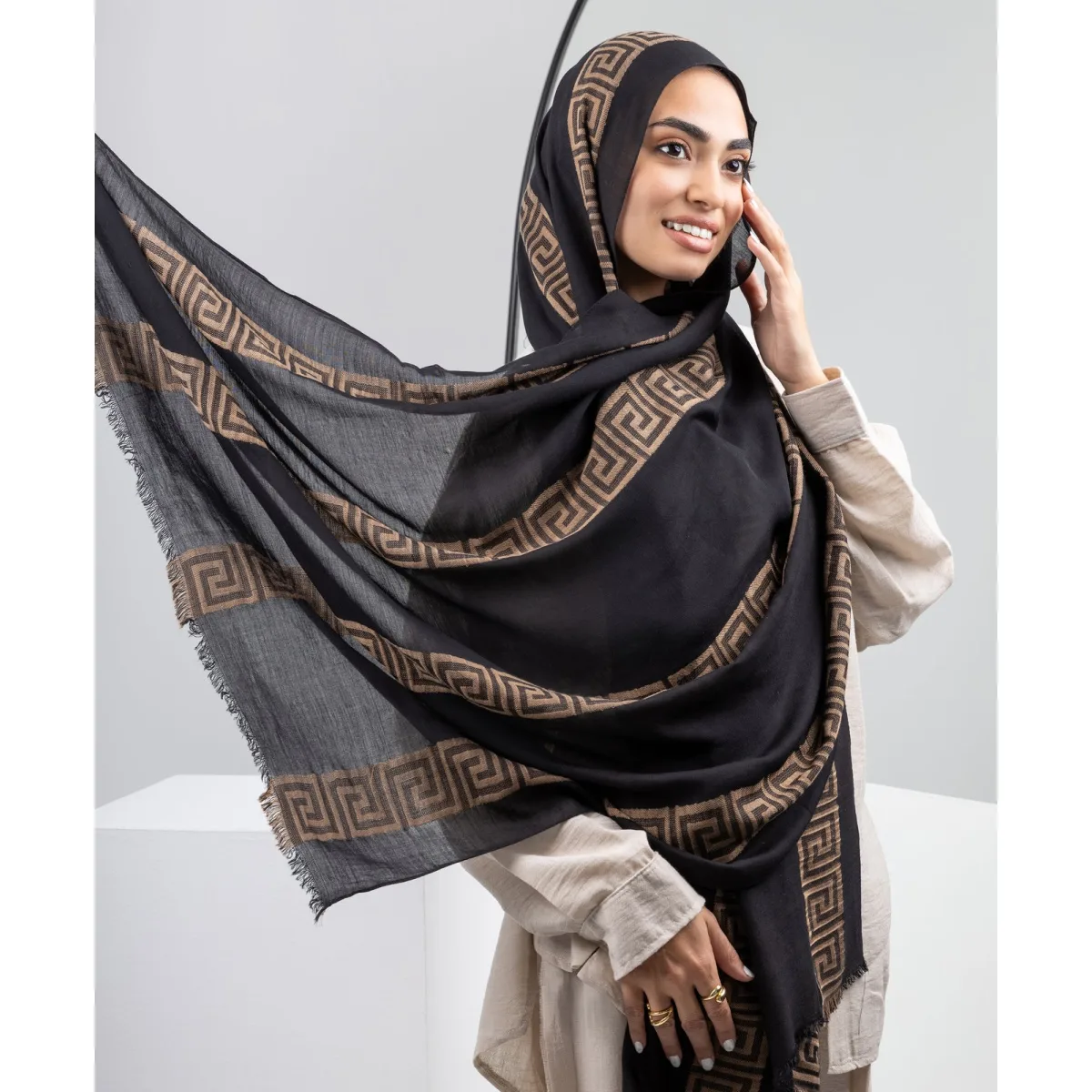 طرحة لينن Embroidered Glamour من لو فوال