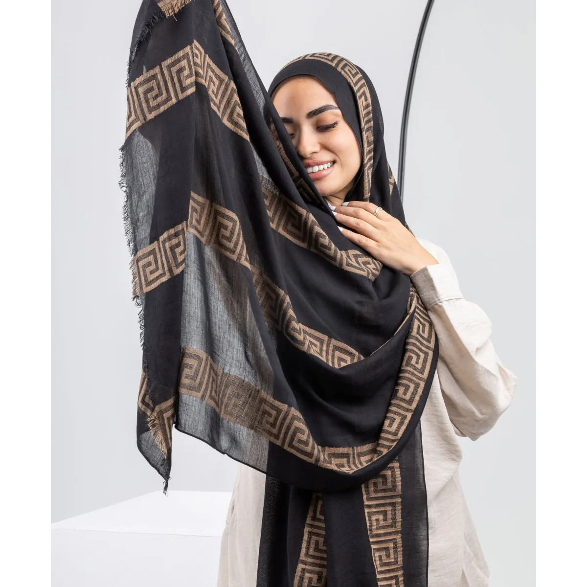 Le Voile Embroidered Glamour Scarf