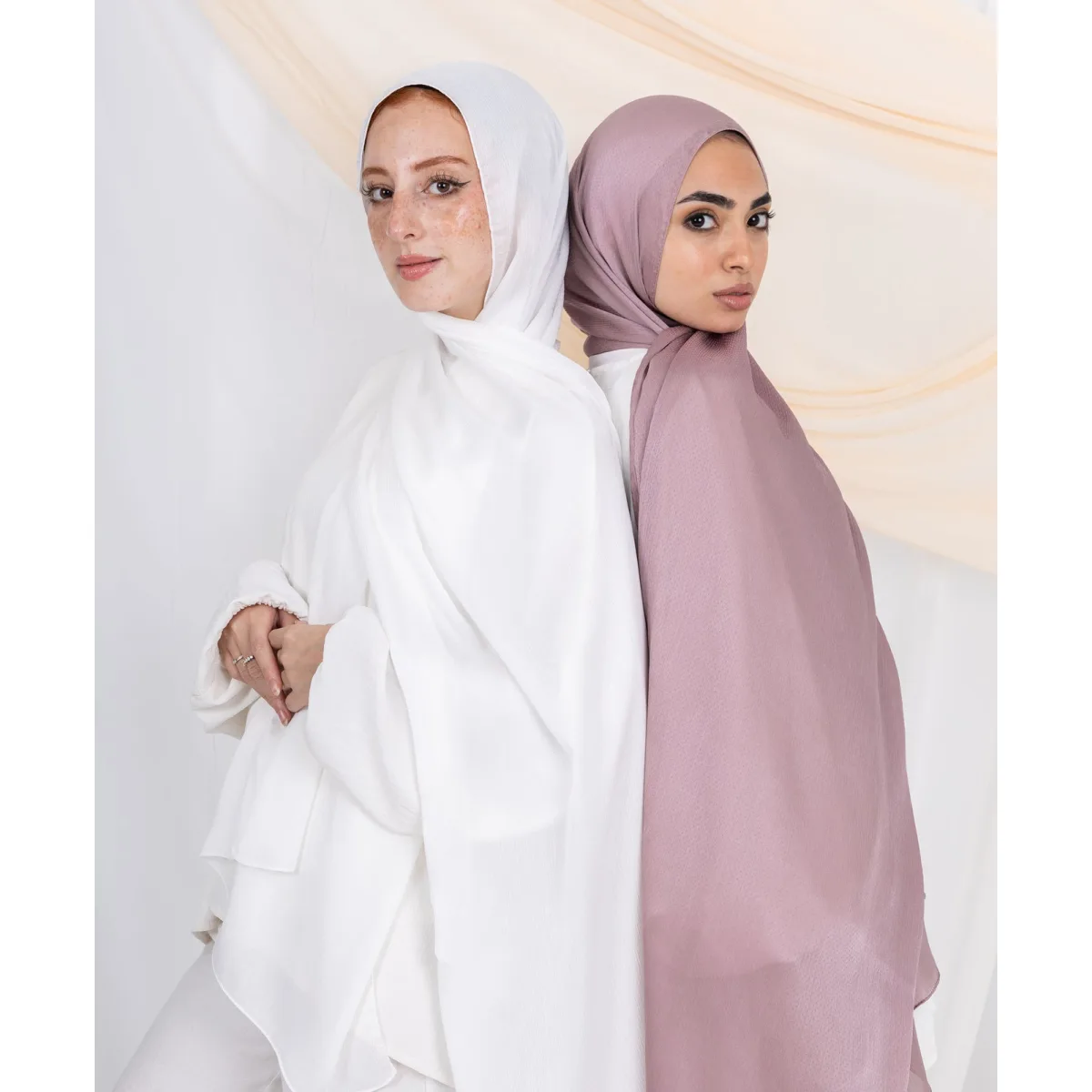 طرحة سيلك منقط من لو فوال