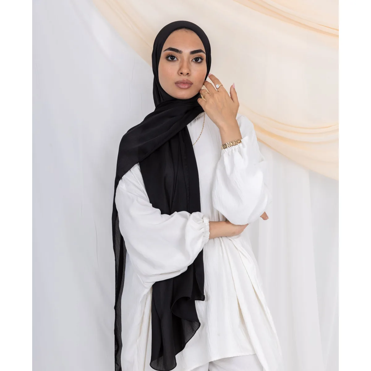 طرحة سيلك منقط من لو فوال